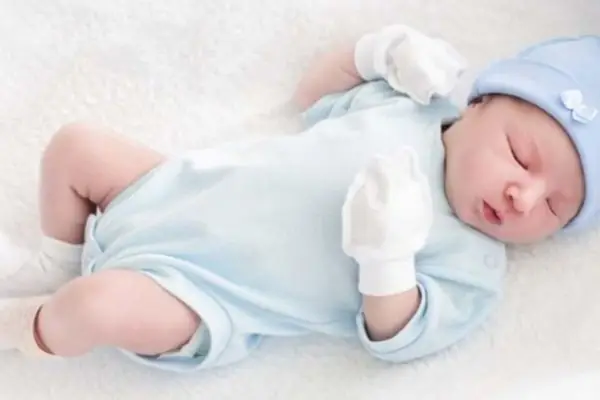 Bao Chân Cho Bé Sơ Sinh: Hướng Dẫn Chọn Và Sử Dụng Đúng Cách Giữ Ấm Cho Bé Bao Chân Cho Bé Sơ Sinh: Hướng Dẫn Chọn Và Sử Dụng Đúng Cách Giữ Ấm Cho Bé
