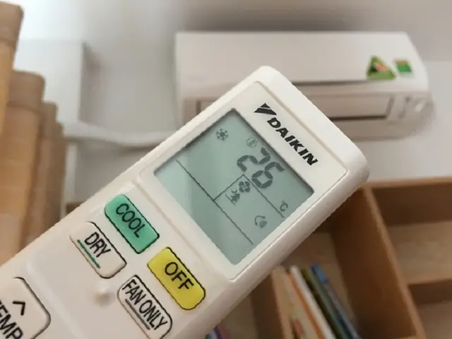 Bật Điều Hòa Cho Bé An Toàn: Hướng Dẫn Chi Tiết Nhiệt Độ, Thời Gian & Cách Chăm Sóc
