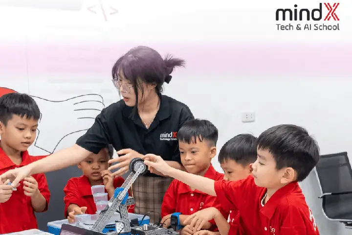 Bé Trai 4 Tuổi Nên Học Gì Để Phát Triển Toàn Diện? 7 Kỹ Năng Quan Trọng & Gợi Ý Môn Năng Khiếu