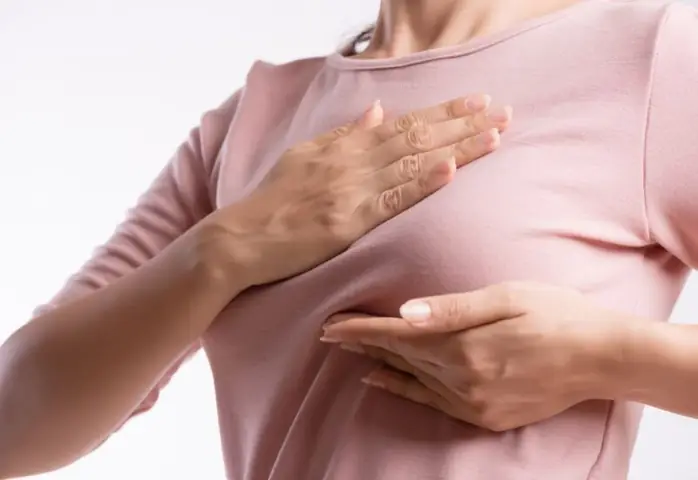 Bị Nứt Cổ Gà Khi Cho Bé Bú Có Nên Tiếp Tục Không? Cách Xử Lý An Toàn & Hiệu Quả