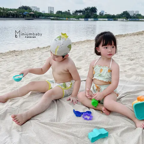 Bikini Đi Biển Cho Bé: Chọn Kiểu Dáng, Chất Liệu & Lưu Ý Quan Trọng Bikini Đi Biển Cho Bé: Chọn Kiểu Dáng, Chất Liệu & Lưu Ý Quan Trọng