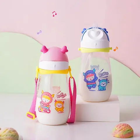 Top Bình Uống Nước Cho Bé Có Dây Đeo: Chọn Lựa Tốt Nhất Cho Bé Yêu