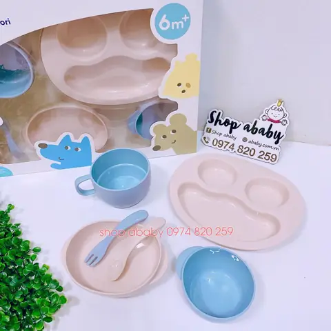 Bộ Đồ Cho Bé Ăn Dặm: Chọn Lựa An Toàn & Tiện Lợi Cho Bé
