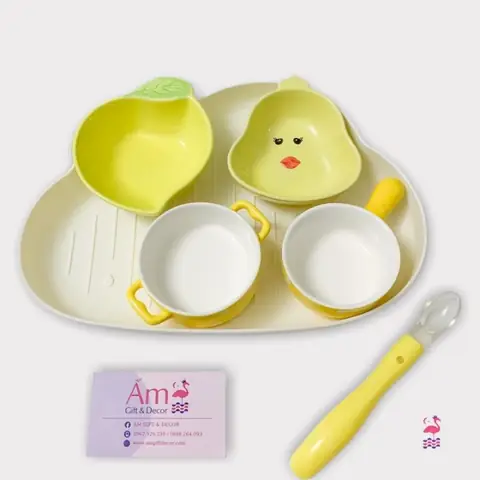 Bộ Đồ Cho Bé Ăn Dặm: Chọn Lựa An Toàn & Tiện Lợi Cho Bé
