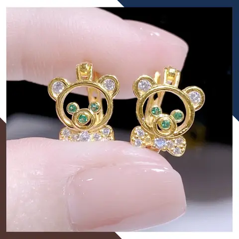 Bông Tai Vàng Tây Cho Bé Gái: Chọn Lựa An Toàn & Kiểu Dáng Xinh Xắn