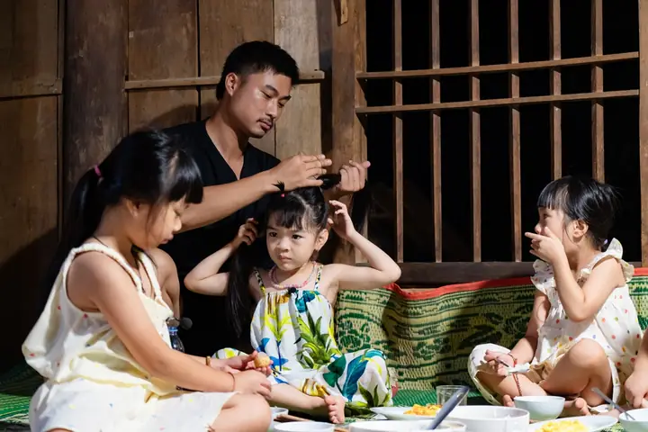 Bóp Đầm Bé Gái: Hướng Dẫn Chọn Mua Túi Xinh Cho Bé Yêu