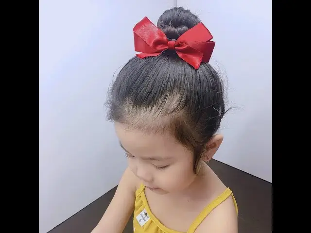Hướng Dẫn Chi Tiết Cách Búi Tóc Củ Tỏi Cho Bé Gái: Dễ Thương, Nhanh Chóng Và An Toàn