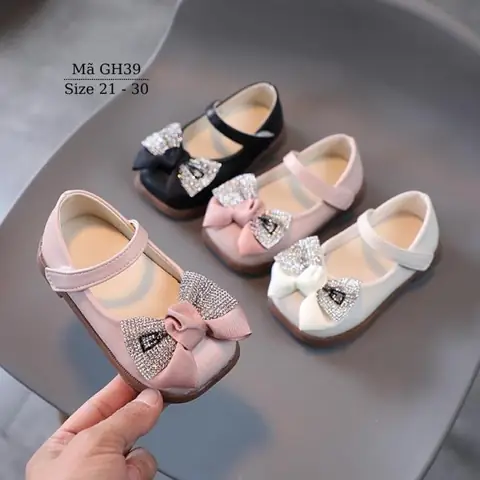 Búp Bê Cho Bé Gái 5 Tuổi: Chọn Lựa Đồ Chơi An Toàn, Thông Minh & Phù Hợp Sở Thích Búp Bê Cho Bé Gái 5 Tuổi: Chọn Lựa Đồ Chơi An Toàn, Thông Minh & Phù Hợp Sở Thích