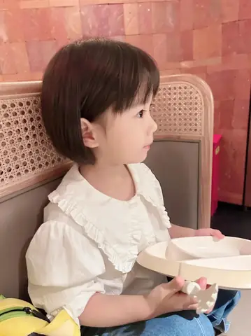 Gợi Ý 20+ Kiểu Tóc Cho Bé Gái 1 Tuổi Đáng Yêu, Dễ Thương & Bất Ngờ Cho Mẹ