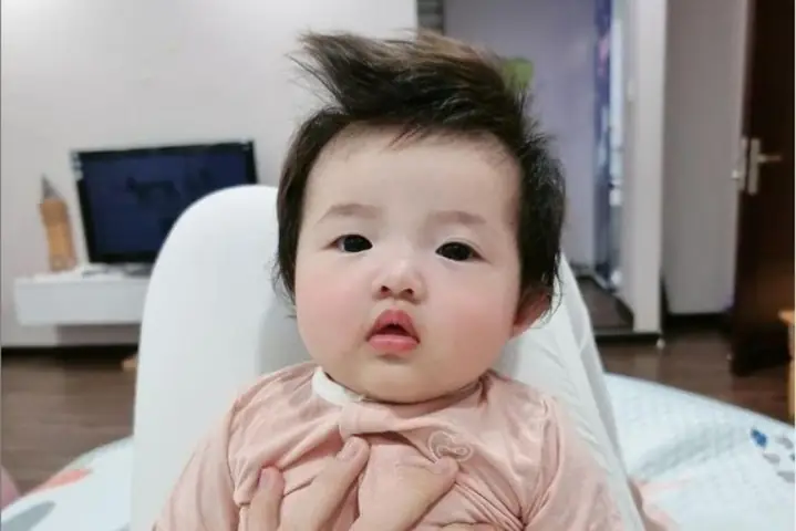 Các Kiểu Tóc Đẹp Cho Bé Sơ Sinh: Hướng Dẫn Chi Tiết Cho Bé Trai & Bé Gái