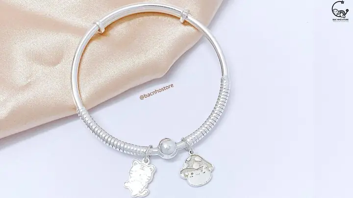 Các Mẫu Lắc Chân Cho Bé Trai & Bé Gái: Chọn Lựa Đẹp, An Toàn, Ý Nghĩa