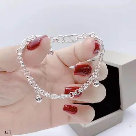 Các Mẫu Lắc Chân Cho Bé Trai & Bé Gái: Chọn Lựa Đẹp, An Toàn, Ý Nghĩa