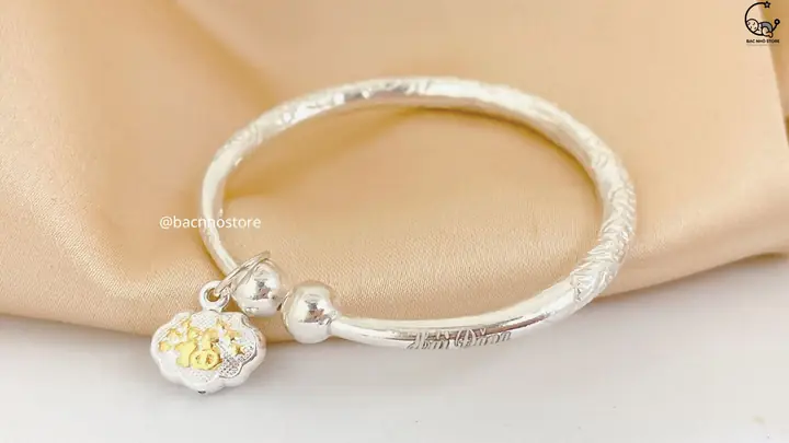 Các Mẫu Lắc Chân Cho Bé Trai & Bé Gái: Chọn Lựa Đẹp, An Toàn, Ý Nghĩa