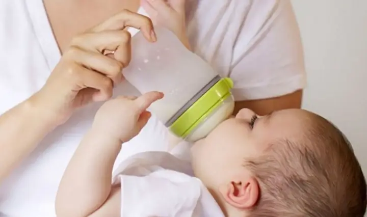 Hướng Dẫn Chi Tiết Cách Cho Bé Bú Bình Comotomo Đúng Chuẩn