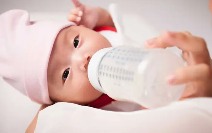 Hướng Dẫn Chi Tiết Cách Cho Bé Bú Bình Khi Ngủ Đúng Cách, Không Sặc Sữa
