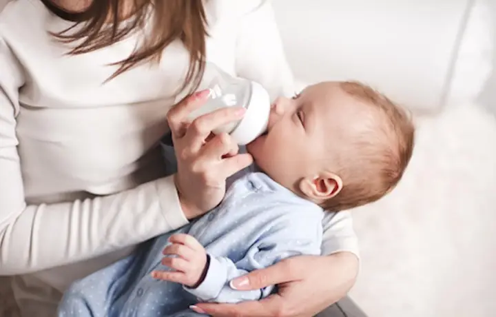 Hướng Dẫn Cách Cho Bé Sơ Sinh Uống Sữa Đúng Cách, An Toàn & Đủ Chất