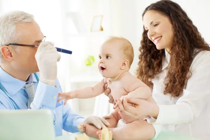 Hướng Dẫn Chi Tiết Cách Lấy Ráy Tai Ướt Cho Bé An Toàn Và Hiệu Quả