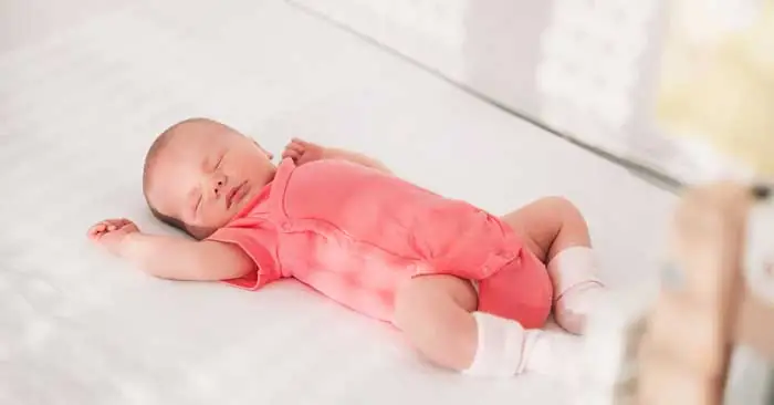 Hướng Dẫn Chi Tiết Cách Mặc Đồ Cho Bé Sơ Sinh Mùa Hè Đúng Chuẩn Theo Nhiệt Độ