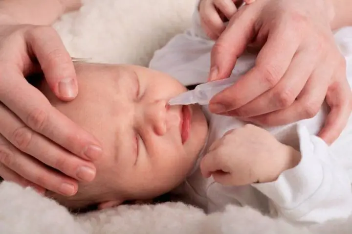 Hướng Dẫn Chi Tiết Cách Nhỏ Mũi Cho Bé An Toàn, Đúng Cách Và Hiệu Quả