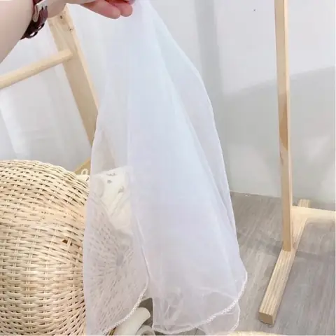 Cách Quấn Khăn Voan Cho Bé An Toàn Và Che Bụi Hiệu Quả Cách Quấn Khăn Voan Cho Bé An Toàn Và Che Bụi Hiệu Quả
