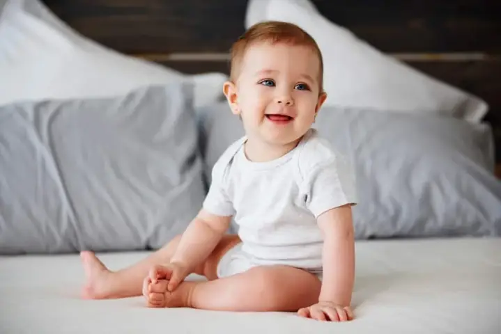 Hướng Dẫn Chi Tiết Cách Tập Cho Bé Ngồi Vững, An Toàn & Đúng Thời Điểm