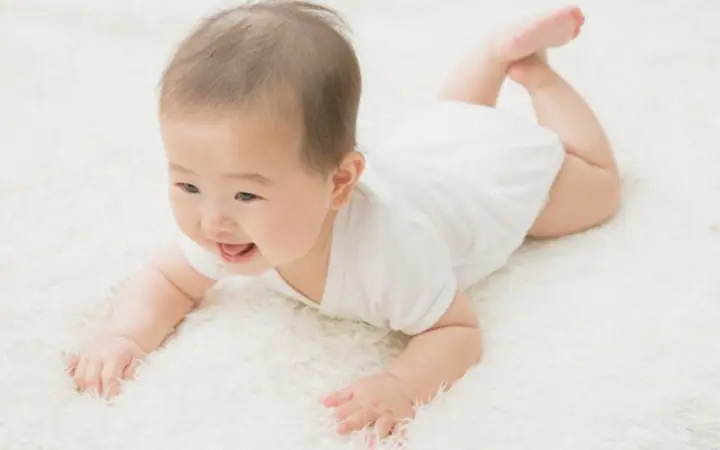 Bé Mấy Tháng Biết Trườn? Hướng Dẫn Tập Trườn Cho Bé Chi Tiết, An Toàn Và Hiệu Quả