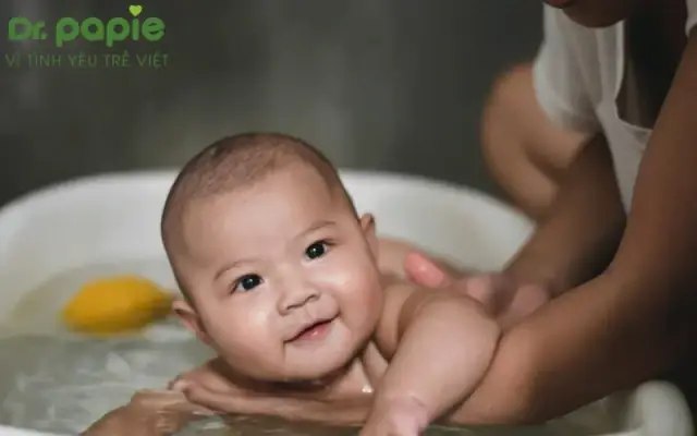 10+ Cách Trị Rôm Sảy Cho Bé 2 Tuổi Hiệu Quả, An Toàn & Phòng Ngừa