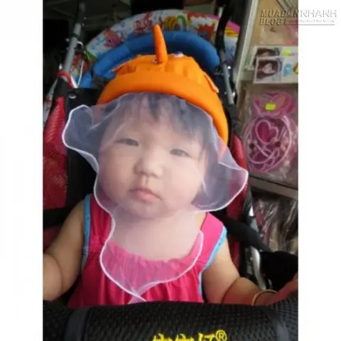 Cách Trùm Khăn Voan Cho Bé An Toàn Và Đúng Cách: Hướng Dẫn Chi Tiết