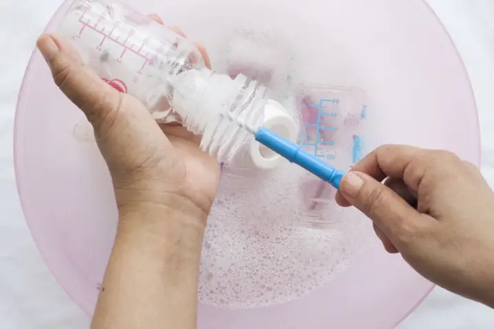 Cách Vệ Sinh Bình Sữa Cho Bé Đúng Cách, An Toàn & Tiệt Trùng Hiệu Quả