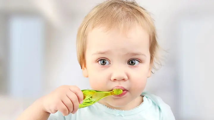 Hướng Dẫn Vệ Sinh Răng Miệng Cho Bé 18 Tháng Tuổi Đúng Cách Và An Toàn Hướng Dẫn Vệ Sinh Răng Miệng Cho Bé 18 Tháng Tuổi Đúng Cách Và An Toàn