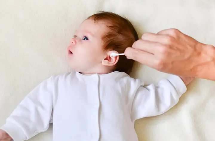 Cách Vệ Sinh Tai Cho Bé 2 Tuổi An Toàn Và Không Gây Đau