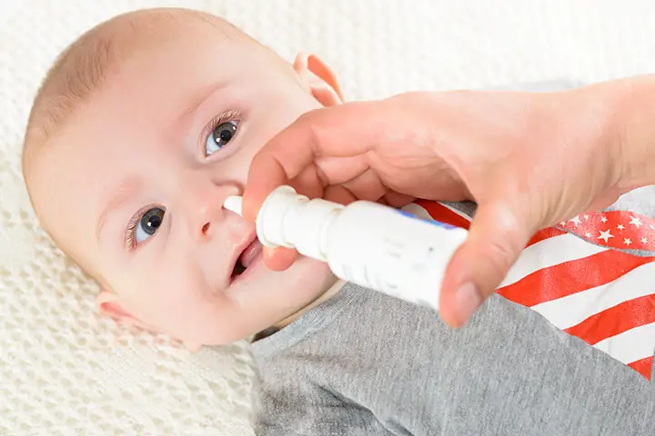Hướng Dẫn Cách Xịt Nước Muối Biển Cho Bé An Toàn Và Đúng Cách Hướng Dẫn Cách Xịt Nước Muối Biển Cho Bé An Toàn Và Đúng Cách