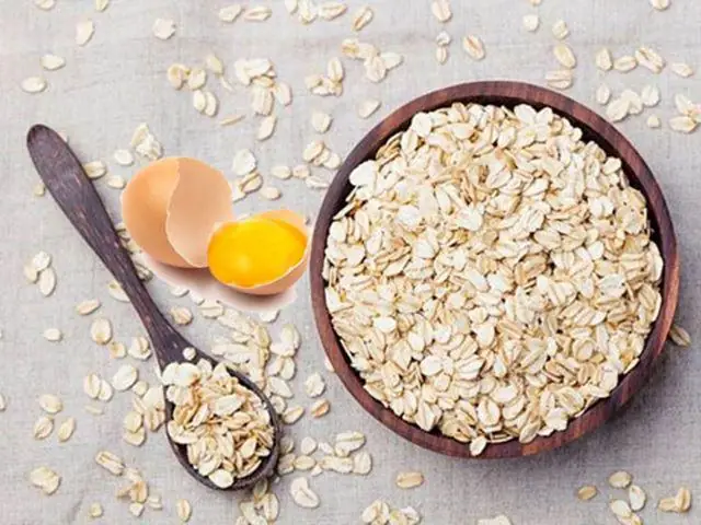 Cách Nấu Cháo Yến Mạch Trứng Gà Cho Bé Ăn Dặm: Công Thức Chuẩn, Lợi Ích & Lưu Ý