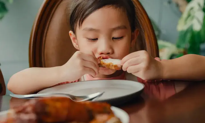 Chế Độ Ăn Cho Bé 20 Tháng Tuổi: Đủ Chất, Kích Thích Phát Triển Toàn Diện