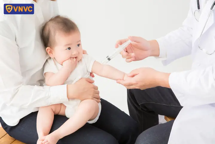 Bé 4 Tháng Tuổi Tiêm Mũi Gì? Lịch Tiêm Đầy Đủ & Lưu Ý Quan Trọng