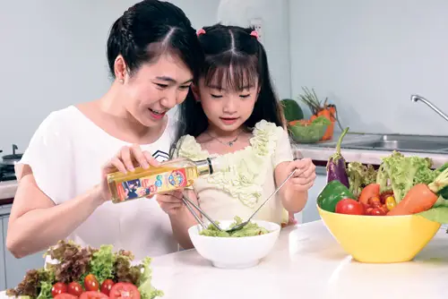 Khi Nào Nên Cho Bé Ăn Dặm? Dấu Hiệu Và Thời Điểm Chuẩn Theo Chuyên Gia