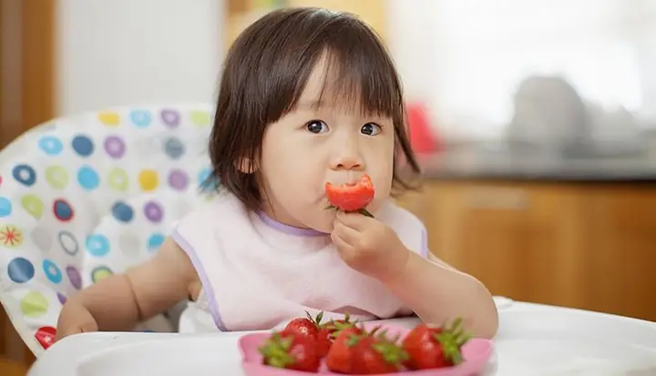 Cho Bé Ăn Trái Cây Đúng Cách: Thời Điểm, Lượng Và Loại Phù Hợp Theo Độ Tuổi