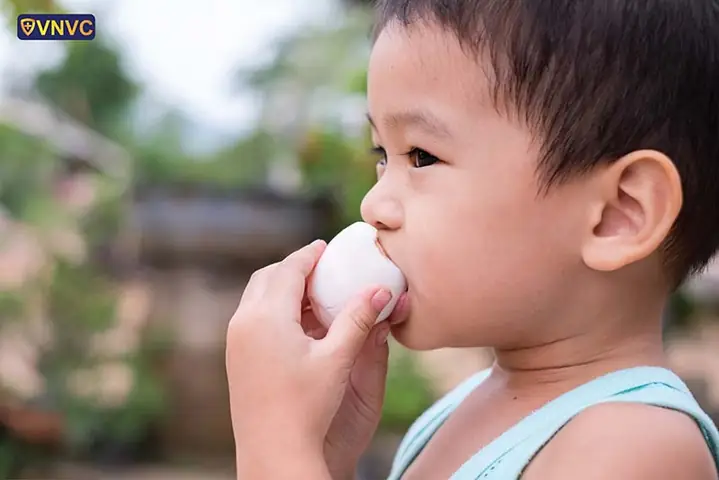 Cho Bé Ăn Trứng Gà Trước Khi Tiêm Cúm: Có Cần Thiết Và Những Điều Cần Biết