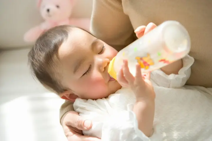 Hướng Dẫn Cho Bé Sơ Sinh Bú Đúng Cách: Tần Suất, Lượng Sữa Và Dấu Hiệu Nhận Biết