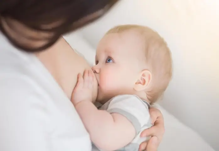 Hướng Dẫn Cho Bé Sơ Sinh Bú Đúng Cách: Tần Suất, Lượng Sữa Và Dấu Hiệu Nhận Biết