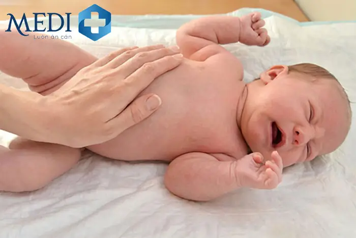 9+ Cách Chữa Đầy Bụng Cho Bé Hiệu Quả & An Toàn Tại Nhà