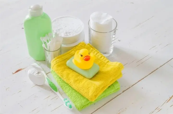 Chuẩn Bị Đồ Tắm Cho Bé Sơ Sinh: Checklist Đầy Đủ & Hướng Dẫn Chi Tiết