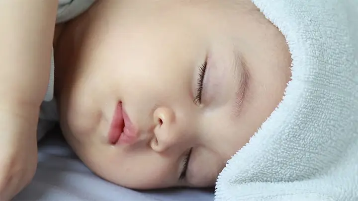 Chườm Hạ Sốt Cho Bé Đúng Cách: Hướng Dẫn Chi Tiết Từ Bác Sĩ Chườm Hạ Sốt Cho Bé Đúng Cách: Hướng Dẫn Chi Tiết Từ Bác Sĩ