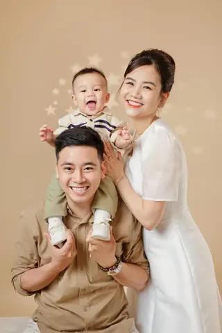 Chụp Ảnh Gia Đình Cho Bé: Kinh Nghiệm Chọn Studio & Ý Tưởng Độc Đáo