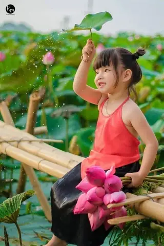 Chụp Ảnh Sen Cho Bé: Kinh Nghiệm & Ý Tưởng Lưu Giữ Khoảnh Khắc Tuổi Thơ