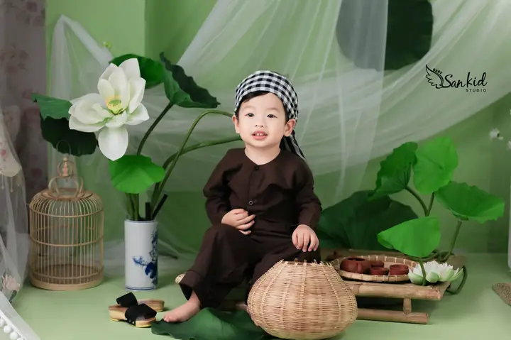 Chụp Ảnh Sen Cho Bé: Kinh Nghiệm & Ý Tưởng Lưu Giữ Khoảnh Khắc Tuổi Thơ