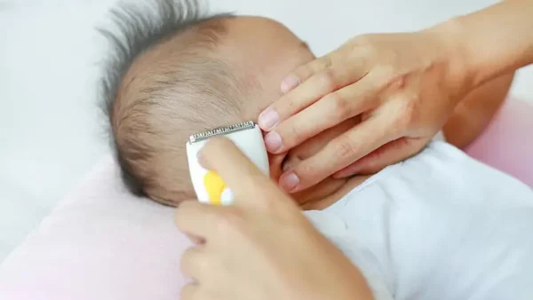 Có Nên Cắt Tóc Máu Cho Bé Trai: Giải Đáp Từ Khoa Học Đến Dân Gian