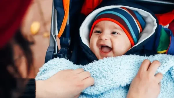 Có Nên Cho Bé Đi Chơi Tối Không? Độ Tuổi, Lợi Ích Và Lưu Ý Quan Trọng