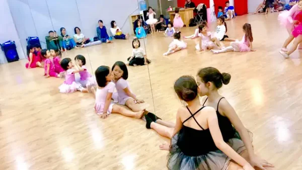 Có Nên Cho Bé Học Múa Ballet? Lợi Ích Và Lưu Ý Quan Trọng Cho Cha Mẹ