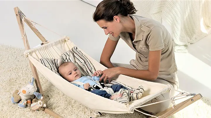 Có Nên Cho Bé Sơ Sinh Nằm Võng? Lợi Ích, Rủi Ro Và Lời Khuyên Từ Chuyên Gia Có Nên Cho Bé Sơ Sinh Nằm Võng? Lợi Ích, Rủi Ro Và Lời Khuyên Từ Chuyên Gia